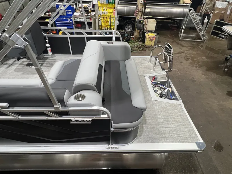 Slide: The Image of Tahoe Sport CRB 2180 Cruise Rear Bench 2026 - 4