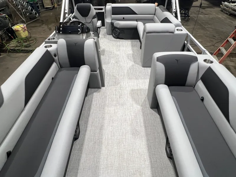 Slide: The Image of Tahoe Sport CRB 2180 Cruise Rear Bench 2026 - 5