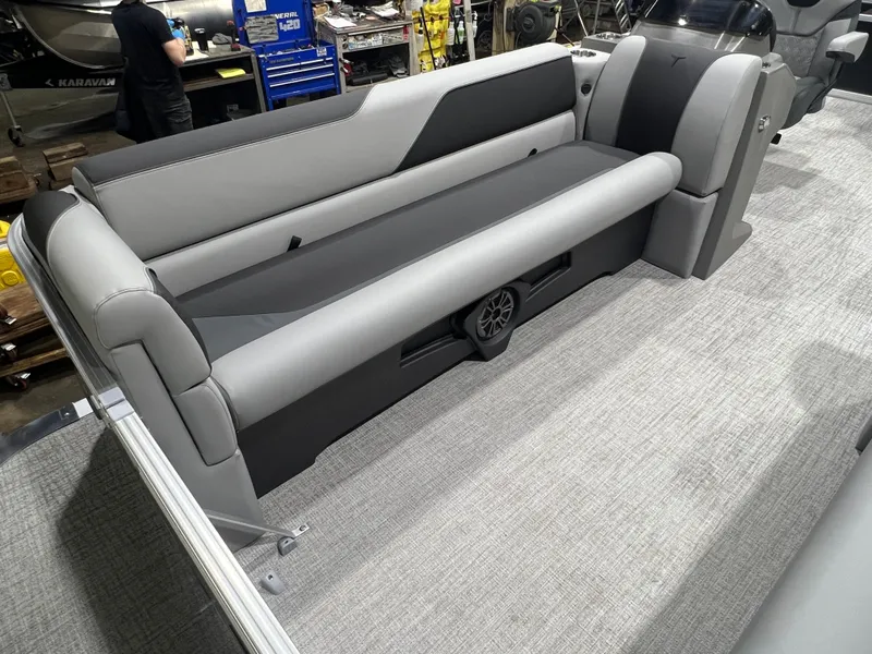 Slide: The Image of Tahoe Sport CRB 2180 Cruise Rear Bench 2026 - 6