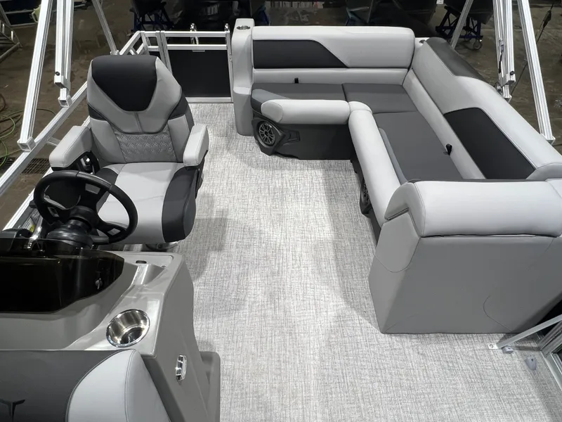 Slide: The Image of Tahoe Sport CRB 2180 Cruise Rear Bench 2026 - 8