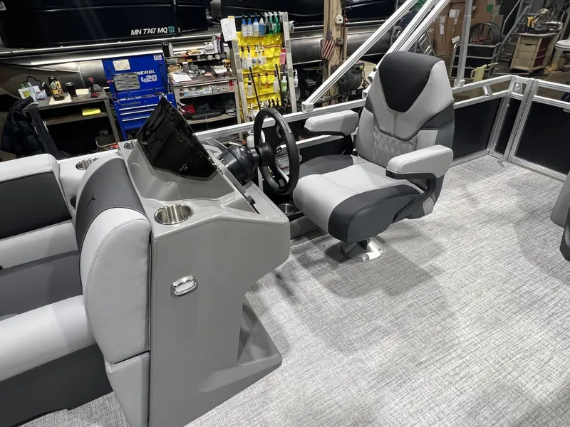 Slide: The Image of Tahoe Sport CRB 2180 Cruise Rear Bench 2026 - 9