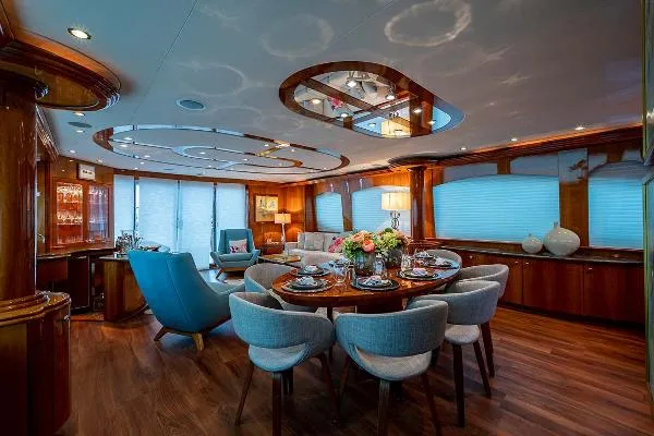 Slide: The Image of Hatteras 80 Motor Yacht 2007 - 11