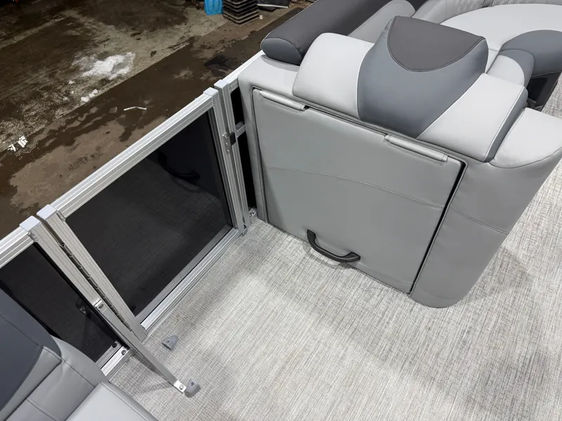 Slide: The Image of Tahoe LTZ 1985 Cruise Pontoon & Honda 4-Stroke EFI 2026 - 22