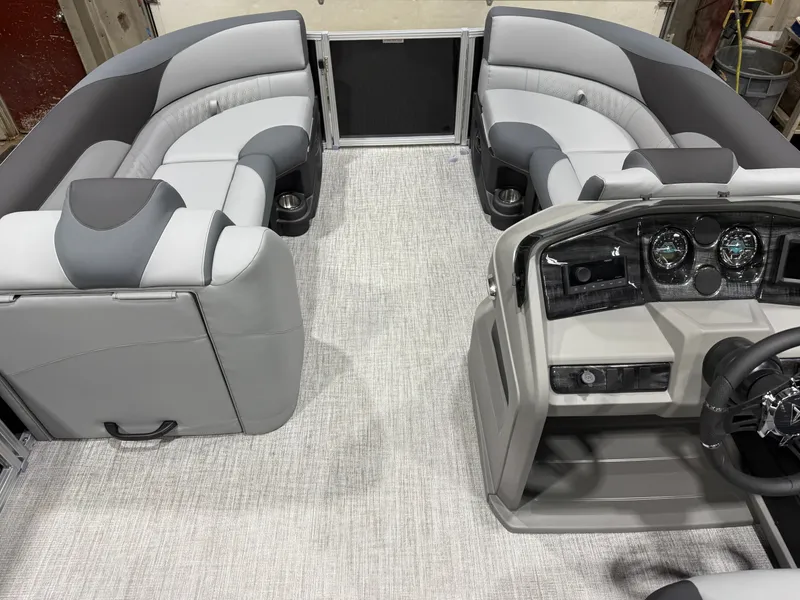 Slide: The Image of Tahoe LTZ 1985 Cruise Pontoon & Honda 4-Stroke EFI 2026 - 24