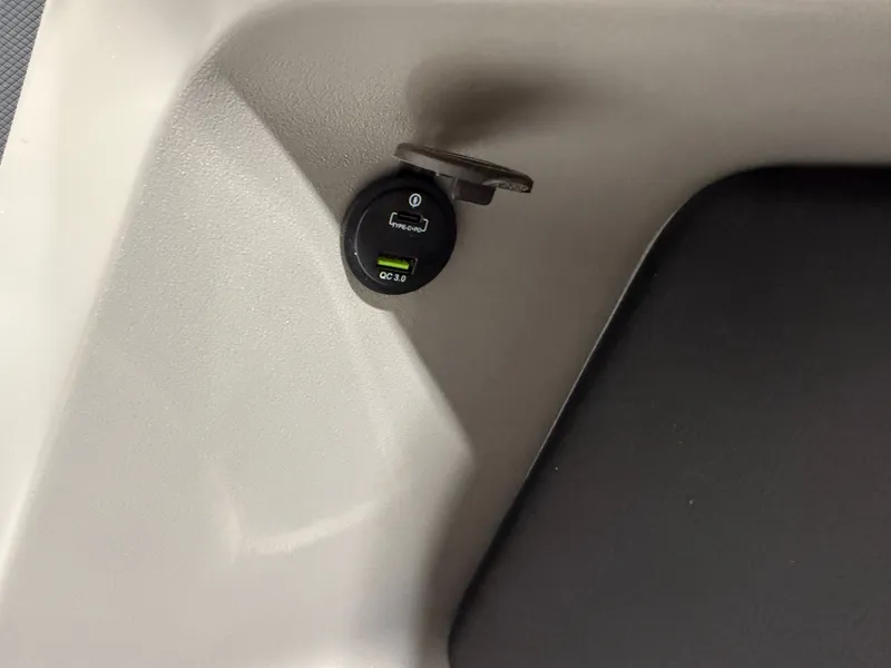 Slide: The Image of Tahoe LTZ 1985 Cruise Pontoon & Honda 4-Stroke EFI 2026 - 26