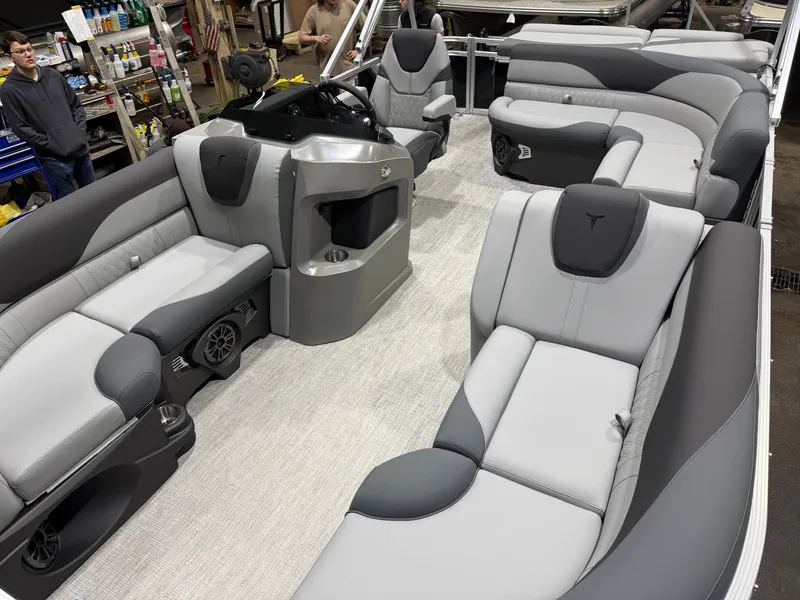 Slide: The Image of Tahoe LTZ 1985 Cruise Pontoon & Honda 4-Stroke EFI 2026 - 27