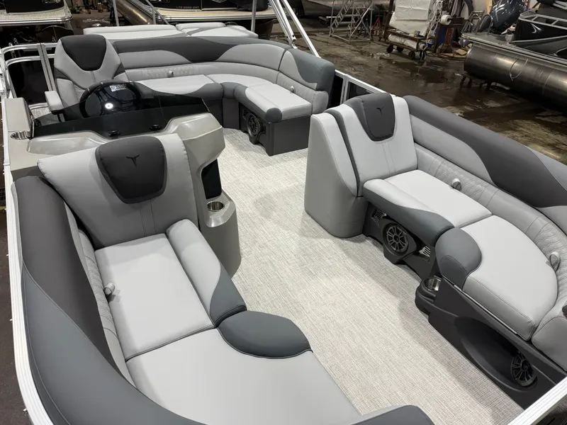 Slide: The Image of Tahoe LTZ 1985 Cruise Pontoon & Honda 4-Stroke EFI 2026 - 28