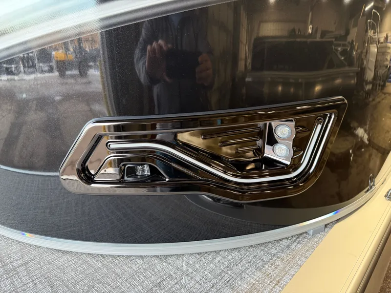 Slide: The Image of Tahoe LTZ 1985 Cruise Pontoon & Honda 4-Stroke EFI 2026 - 30