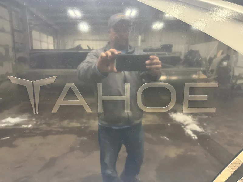 Slide: The Image of Tahoe LTZ 1985 Cruise Pontoon & Honda 4-Stroke EFI 2026 - 33