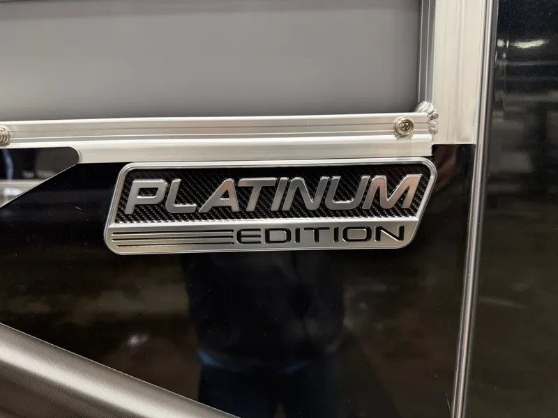 Slide: The Image of Tahoe LTZ 1985 Cruise Pontoon & Honda 4-Stroke EFI 2026 - 34