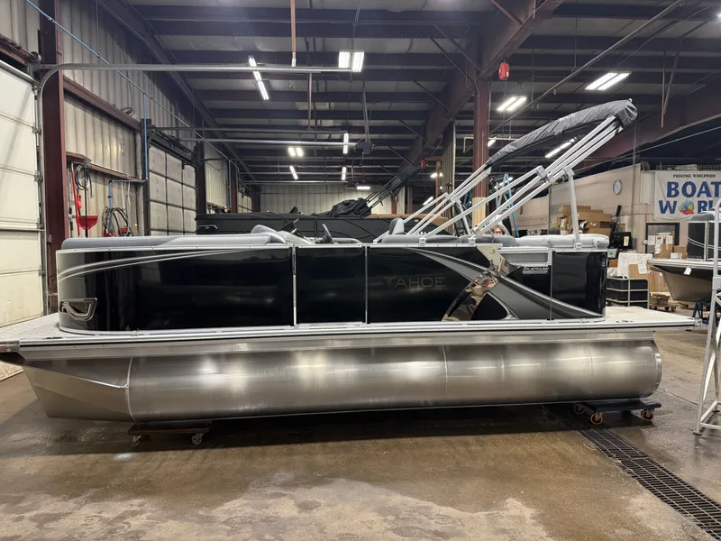 Slide: The Image of Tahoe LTZ 1985 Cruise Pontoon & Honda 4-Stroke EFI 2026 - 42