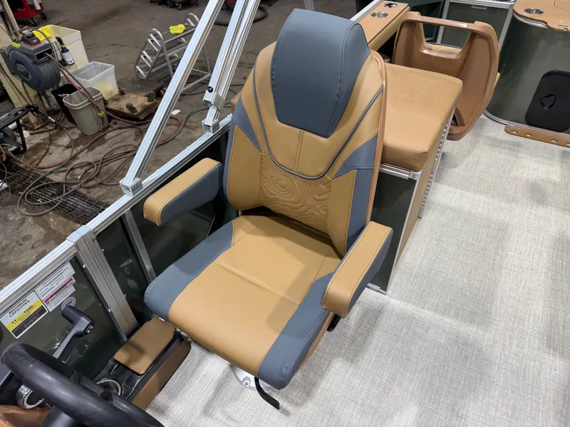 Slide: The Image of Tahoe Geofish 2385 Rear Fish & Honda 4-Stroke EFI 2026 - 11