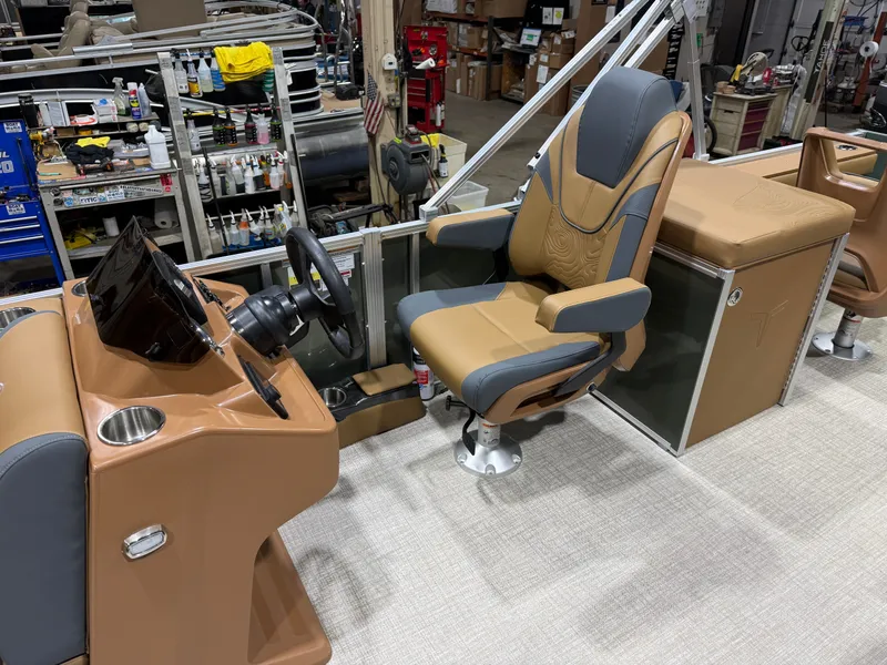 Slide: The Image of Tahoe Geofish 2385 Rear Fish & Honda 4-Stroke EFI 2026 - 10