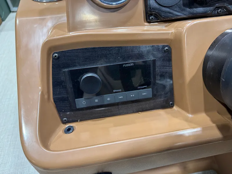 Slide: The Image of Tahoe Geofish 2385 Rear Fish & Honda 4-Stroke EFI 2026 - 13
