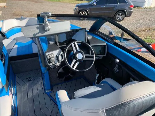 Slide: The Image of Malibu Wakesetter 25 LSV 2018 - 5
