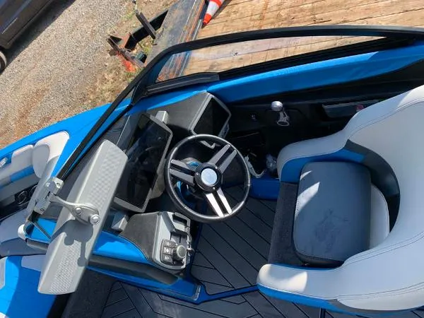 Slide: The Image of Malibu Wakesetter 25 LSV 2018 - 7