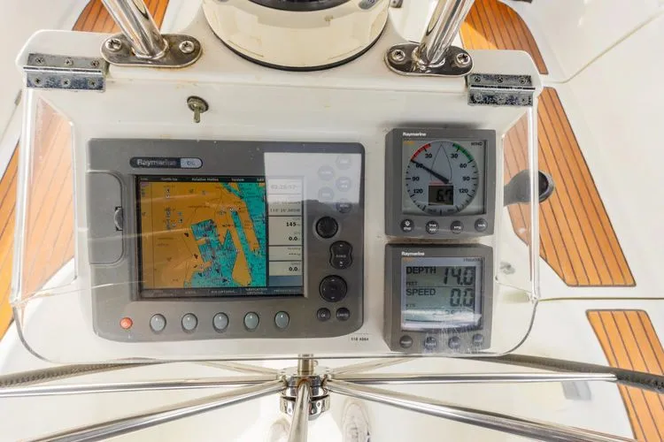 Slide: The Image of 2006 Beneteau 423 - Image 12 - 12