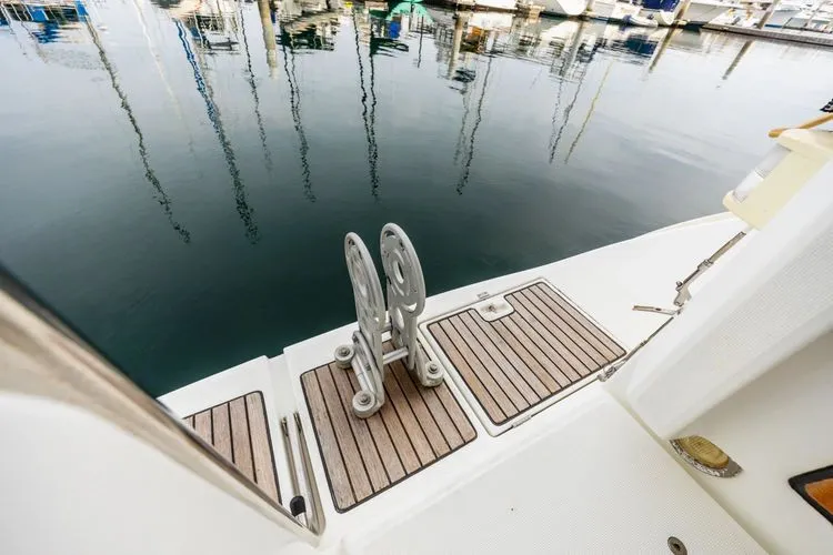 Slide: The Image of 2006 Beneteau 423 - Image 13 - 13