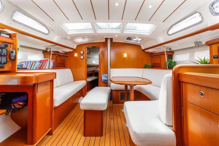 Slide: The Image of 2006 Beneteau 423 - Image 22 - 22