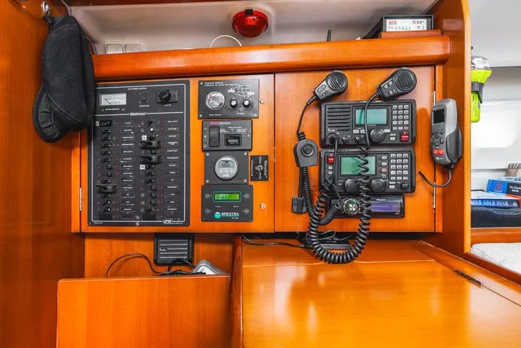 Slide: The Image of 2006 Beneteau 423 - Image 26 - 26