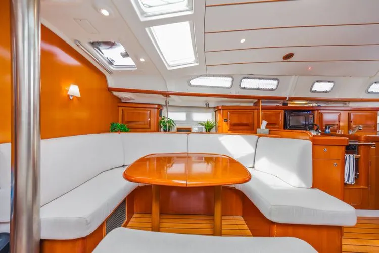 Slide: The Image of 2006 Beneteau 423 - Image 27 - 27