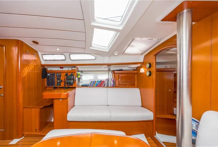 Slide: The Image of 2006 Beneteau 423 - Image 28 - 28