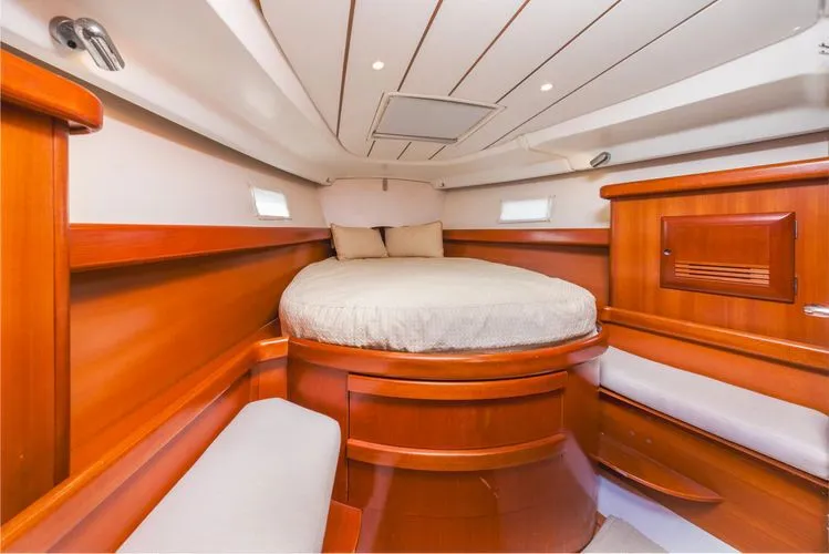 Slide: The Image of 2006 Beneteau 423 - Image 29 - 29