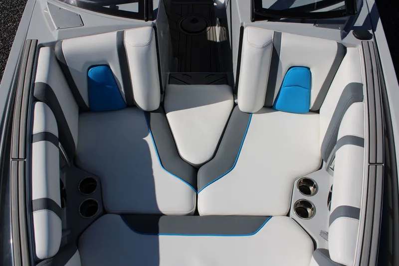 Slide: The Image of Malibu Wakesetter 21 MLX 2019 - 13