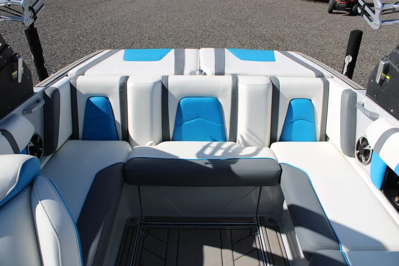 Slide: The Image of Malibu Wakesetter 21 MLX 2019 - 14