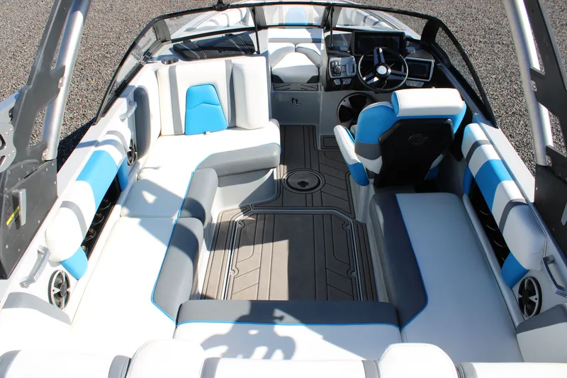 Slide: The Image of Malibu Wakesetter 21 MLX 2019 - 3