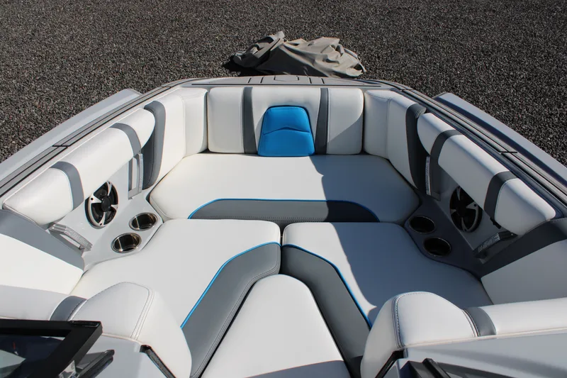 Slide: The Image of Malibu Wakesetter 21 MLX 2019 - 4