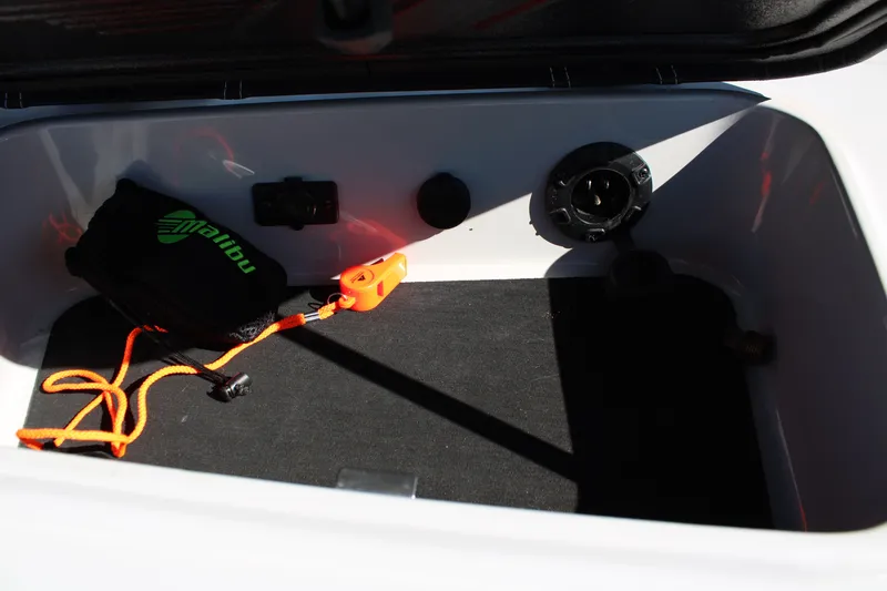 Slide: The Image of Malibu Wakesetter 21 MLX 2019 - 6