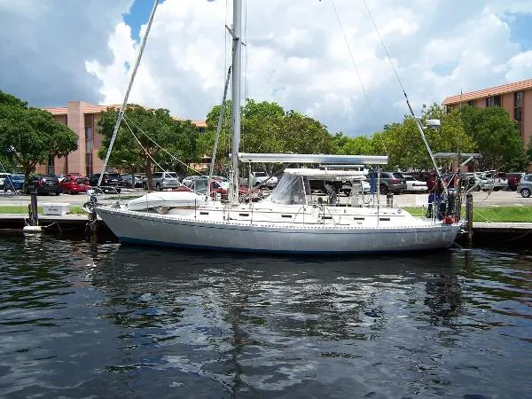Slide: The Image of Hylas 44 Center Cockpit Sloop 1987 - 0