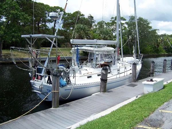 Slide: The Image of Hylas 44 Center Cockpit Sloop 1987 - 1