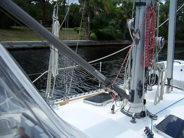 Slide: The Image of Hylas 44 Center Cockpit Sloop 1987 - 8