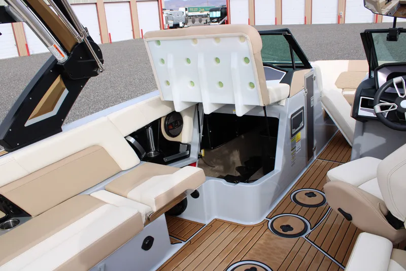 Slide: The Image of MasterCraft X24 2024 - 12