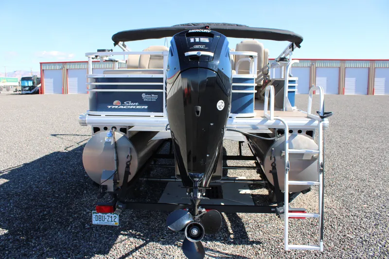 Slide: The Image of Sun Tracker Fishin' Barge 22 DLX 2022 - 12