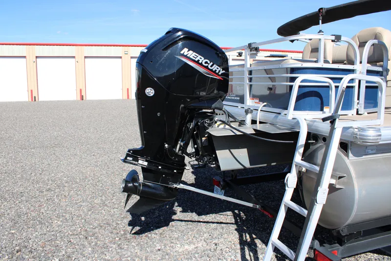 Slide: The Image of Sun Tracker Fishin' Barge 22 DLX 2022 - 13