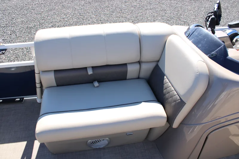 Slide: The Image of Sun Tracker Fishin' Barge 22 DLX 2022 - 7