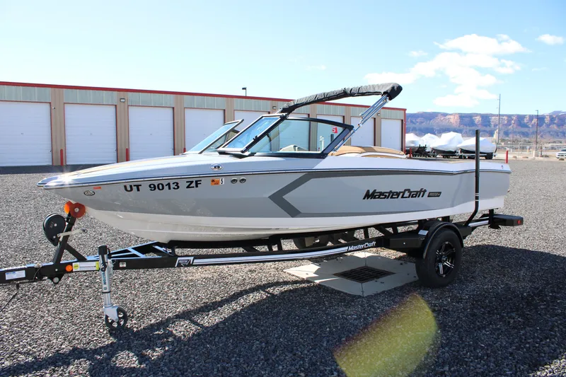 Slide: The Image of MasterCraft ProStar 2023 - 13