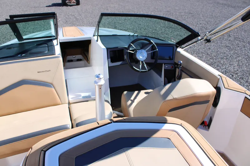 Slide: The Image of MasterCraft ProStar 2023 - 15