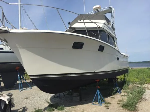 Slide: The Image of Carver Yachts Convertible 1986 - 2