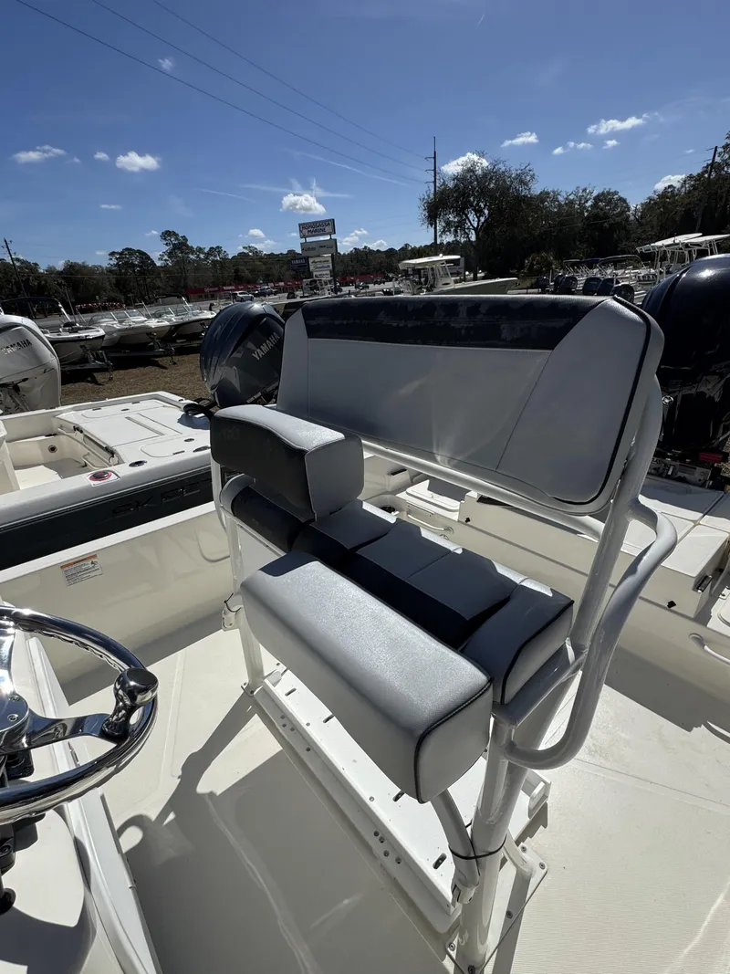 Slide: The Image of Skeeter SX Series SX230 2026 - 14