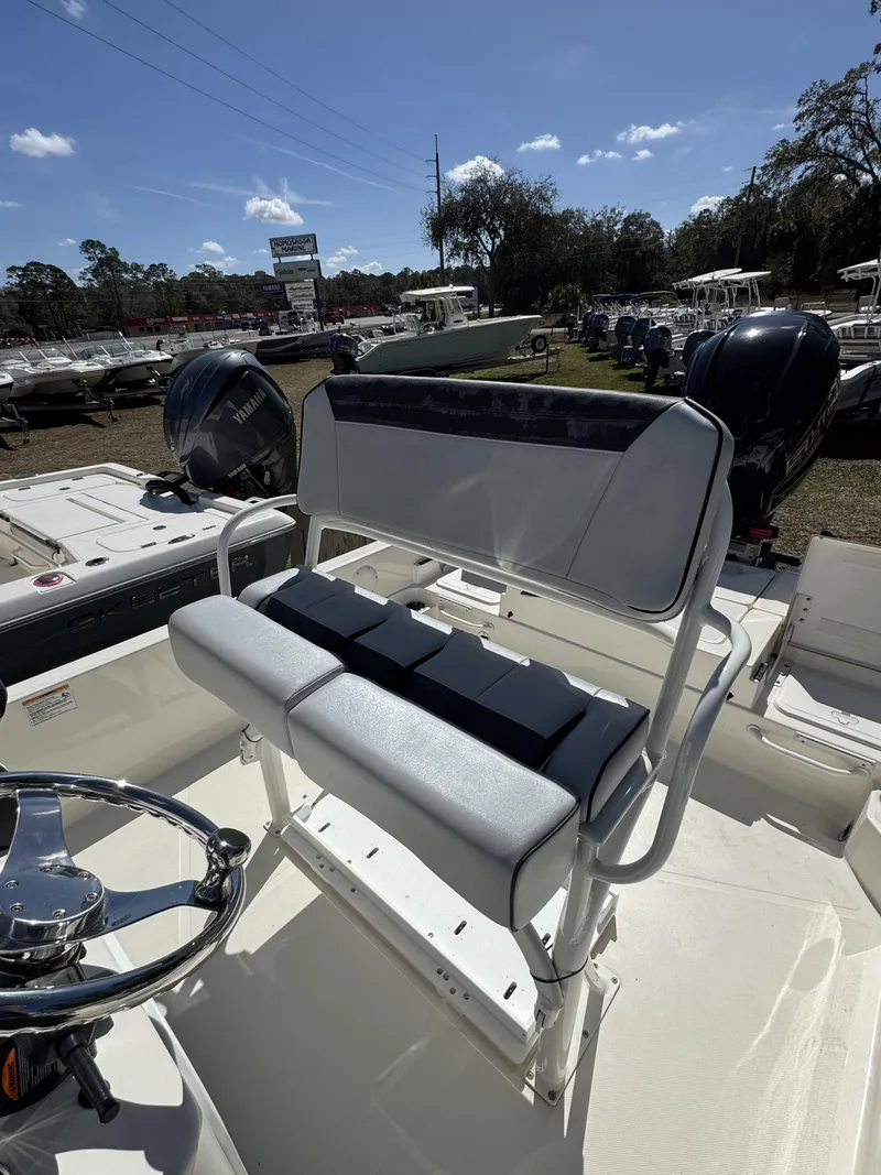 Slide: The Image of Skeeter SX Series SX230 2026 - 15