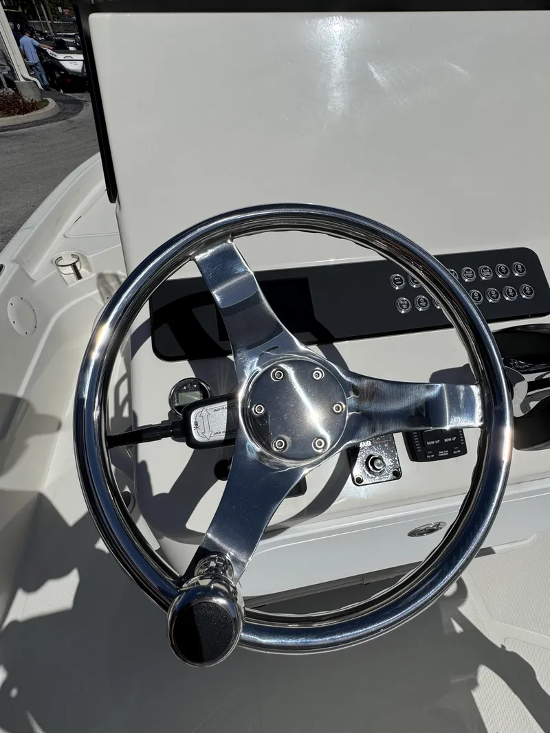 Slide: The Image of Skeeter SX Series SX230 2026 - 16