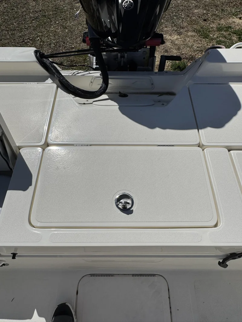 Slide: The Image of Skeeter SX Series SX230 2026 - 19