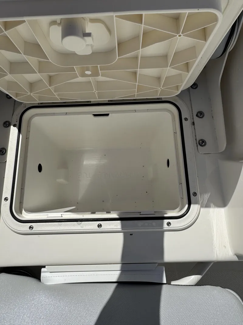 Slide: The Image of Skeeter SX Series SX230 2026 - 20