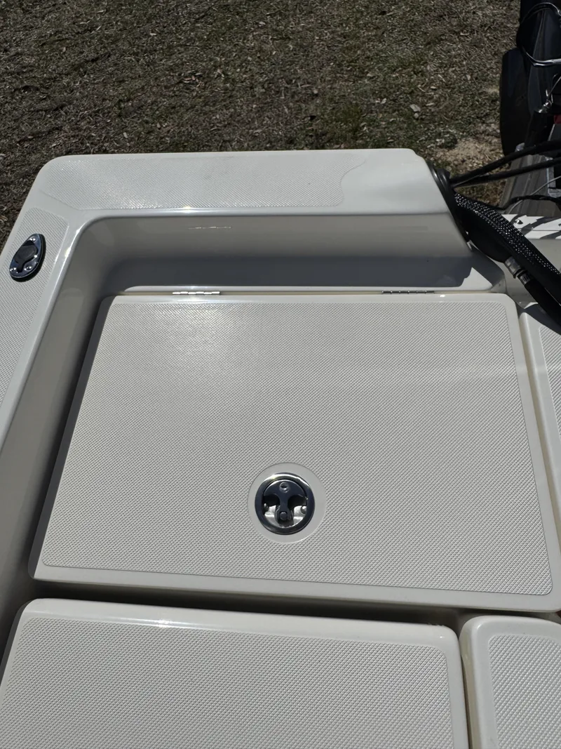 Slide: The Image of Skeeter SX Series SX230 2026 - 22