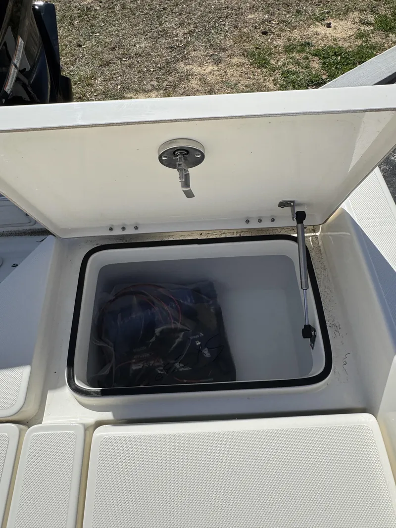 Slide: The Image of Skeeter SX Series SX230 2026 - 24