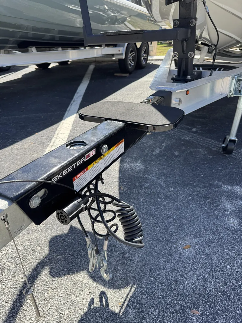 Slide: The Image of Skeeter SX Series SX230 2026 - 32